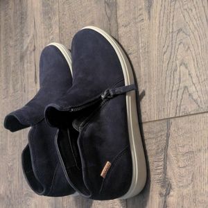 Ecco Soft 7 Low Cut Zip Sneaker